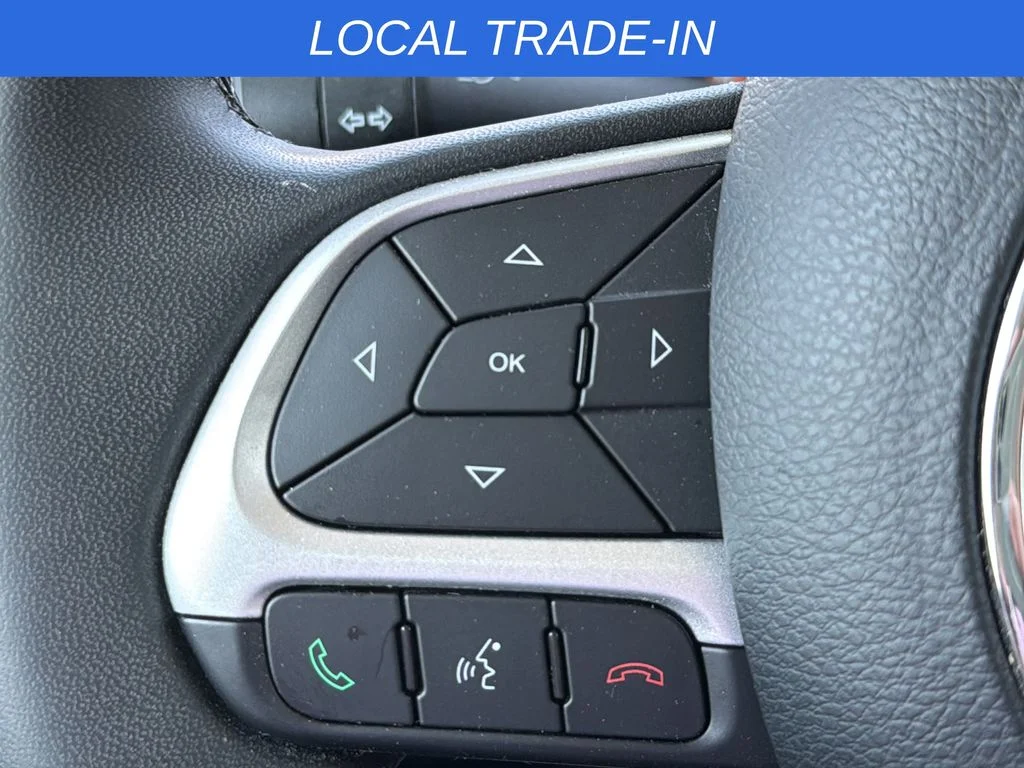 Used 2018 White Jeep Latitude image 9