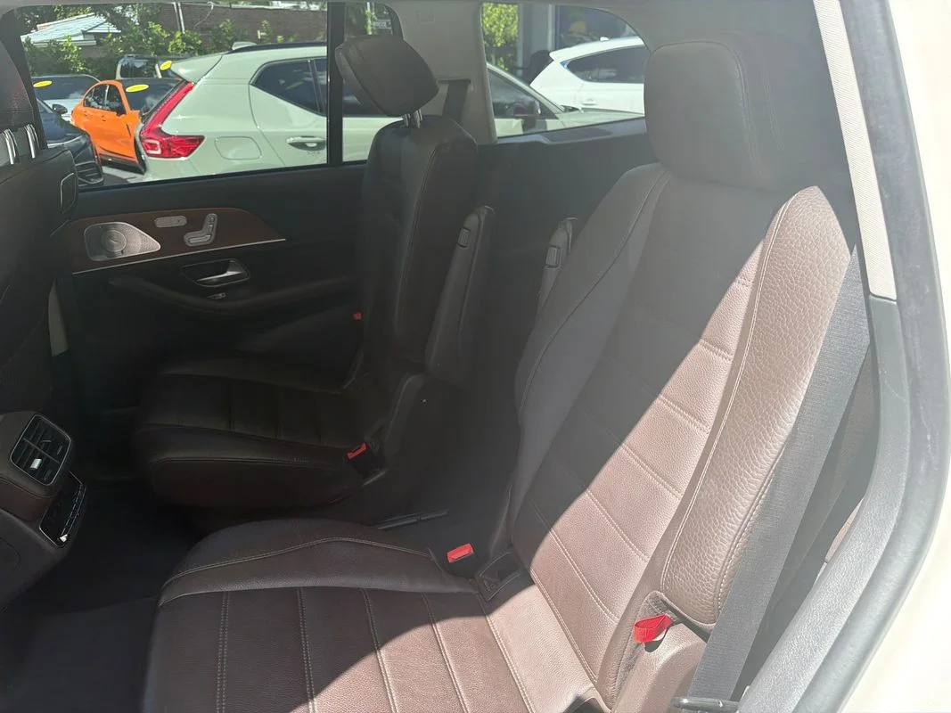 Used 2020 White Mercedes-Benz 4MATIC® image 11