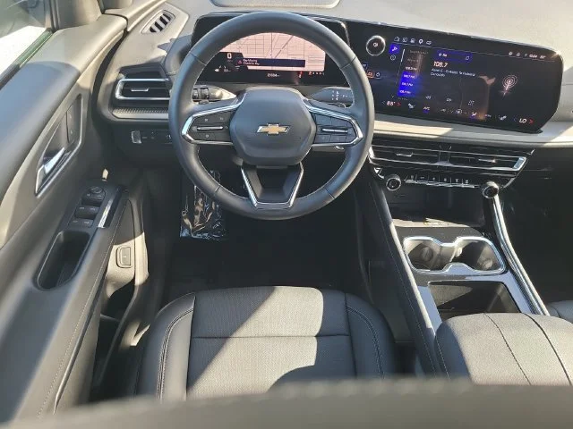 Used 2025 Summit White Chevrolet LT image 17
