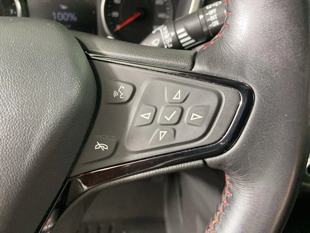 Used 2022 Summit White Chevrolet RS image 14