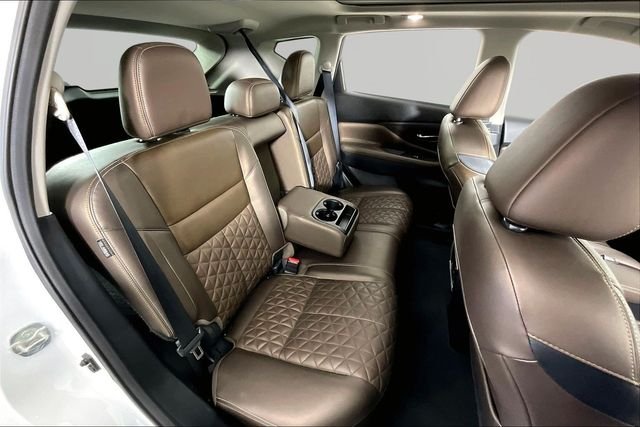 Used 2023 White Nissan Platinum image 23