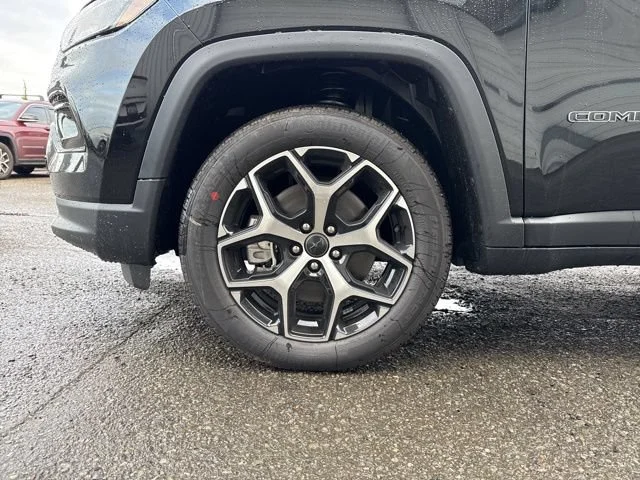 New 2026 Diamond Black Crystal Pearl-Coat Exterior Paint Jeep Limited image 9