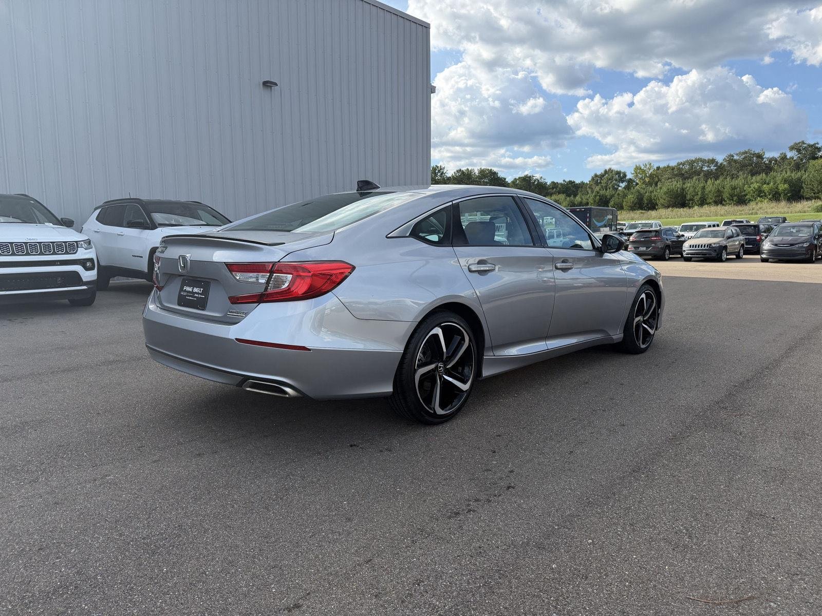 Used 2022 Lunar Silver Metallic Honda Sport Special Edition image 6