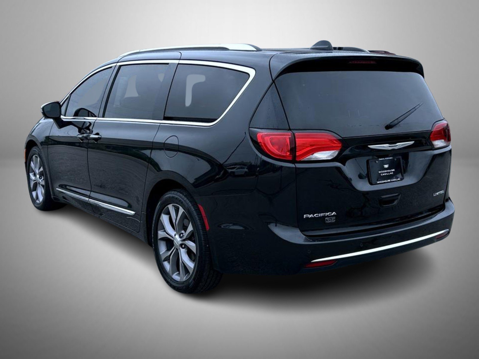 Used 2020 Black Chrysler Limited image 7