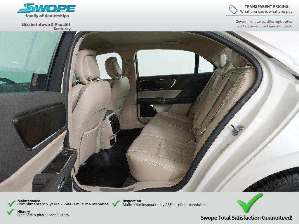 Used 2017 White Platinum Tri-Coat Lincoln Select image 11