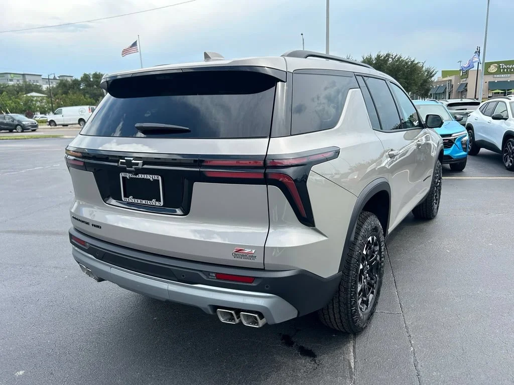 2027 Chevrolet Traverse Z71 - Photo 8