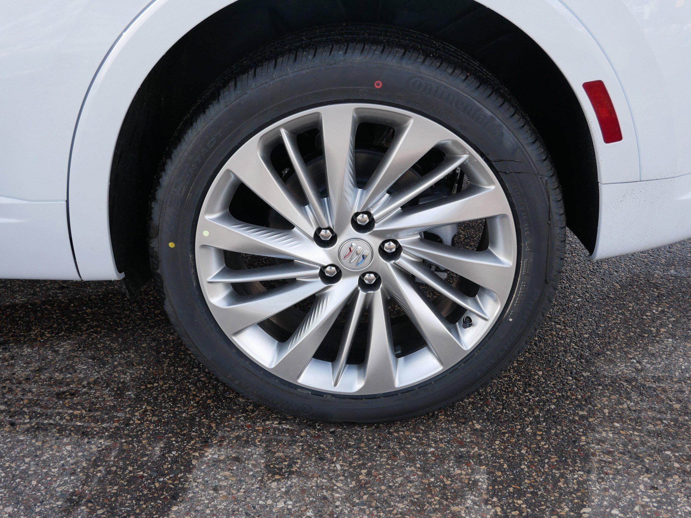 New 2026 Iridescent White Tricoat Buick Avenir image 3