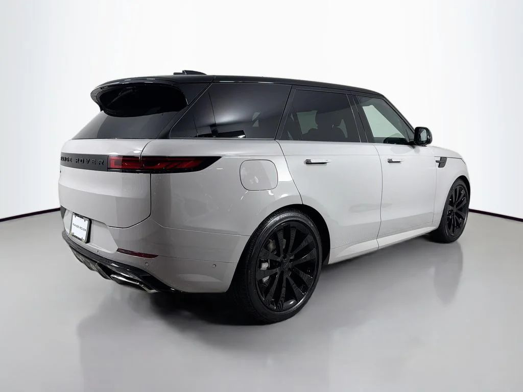 New 2026 Borasco Grey Land Rover Dynamic SE image 5