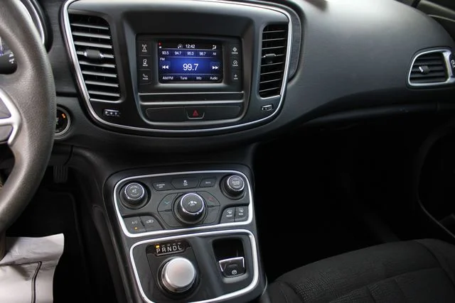 Used 2015 White Chrysler Limited image 10