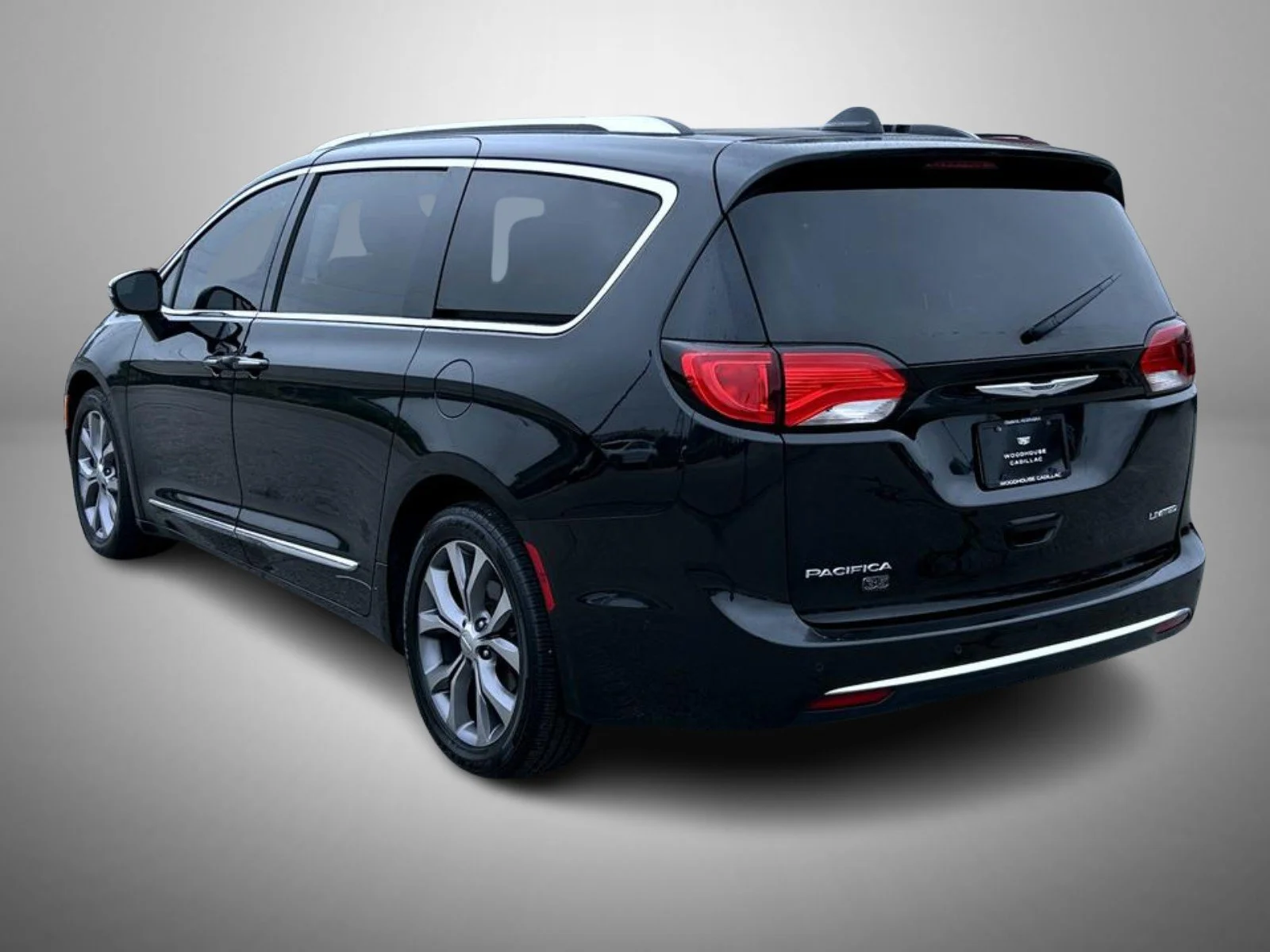 Used 2020 Black Chrysler Limited image 7