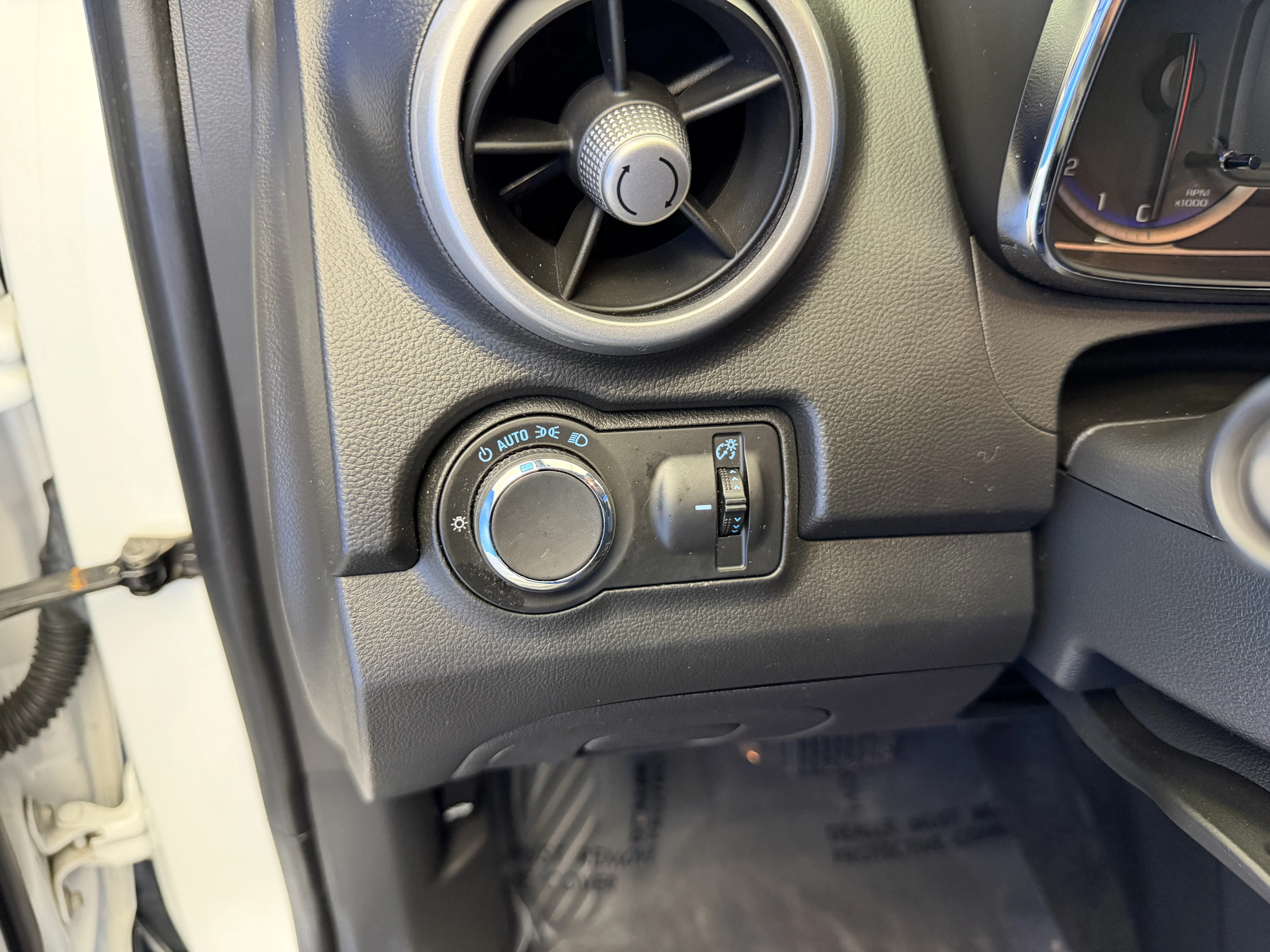 Used 2016 Summit White Chevrolet LS image 14