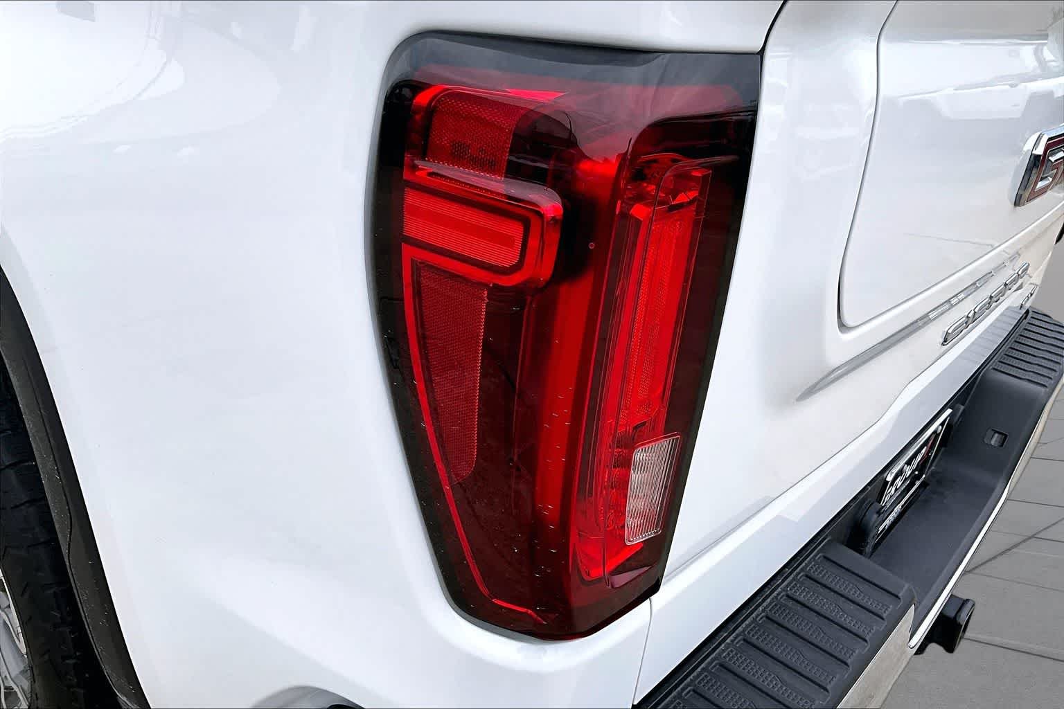 Used 2025 Summit White GMC SLT image 29