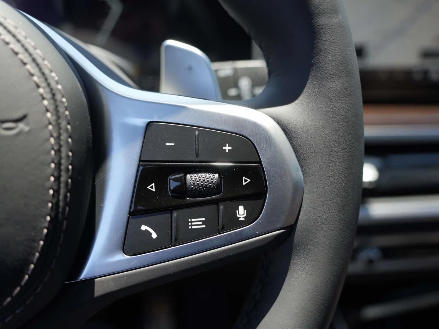 New 2026 Mineral White Metallic BMW sDrive40i image 17