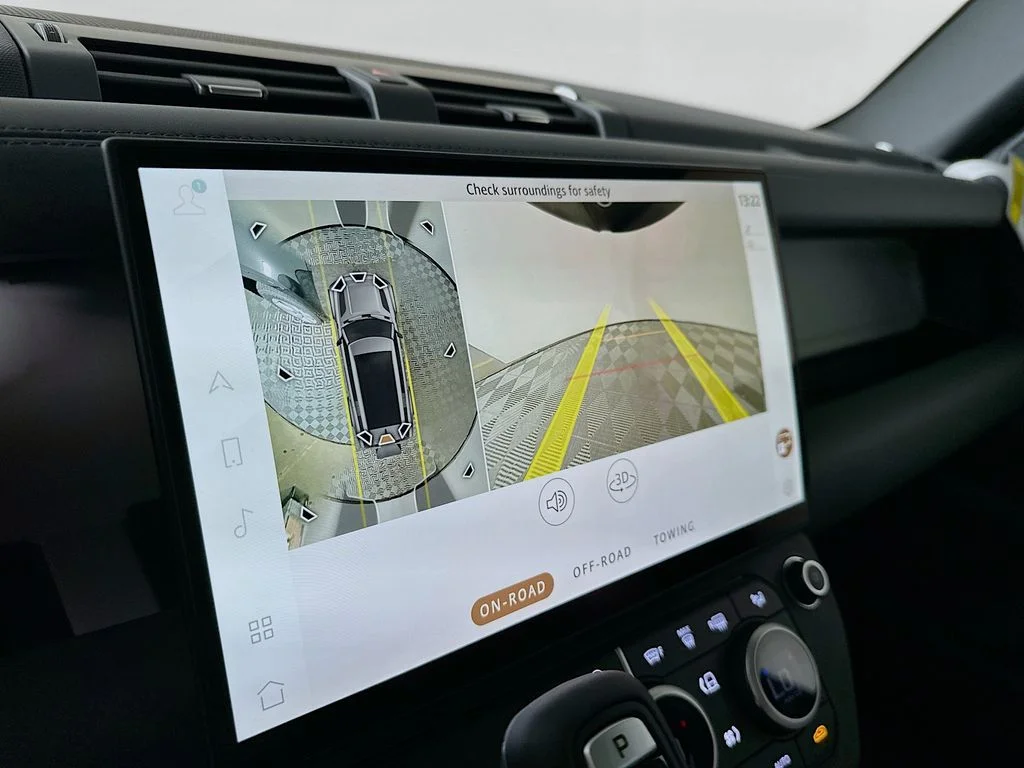 New 2026 Santorini Black Land Rover X-Dynamic SE image 19