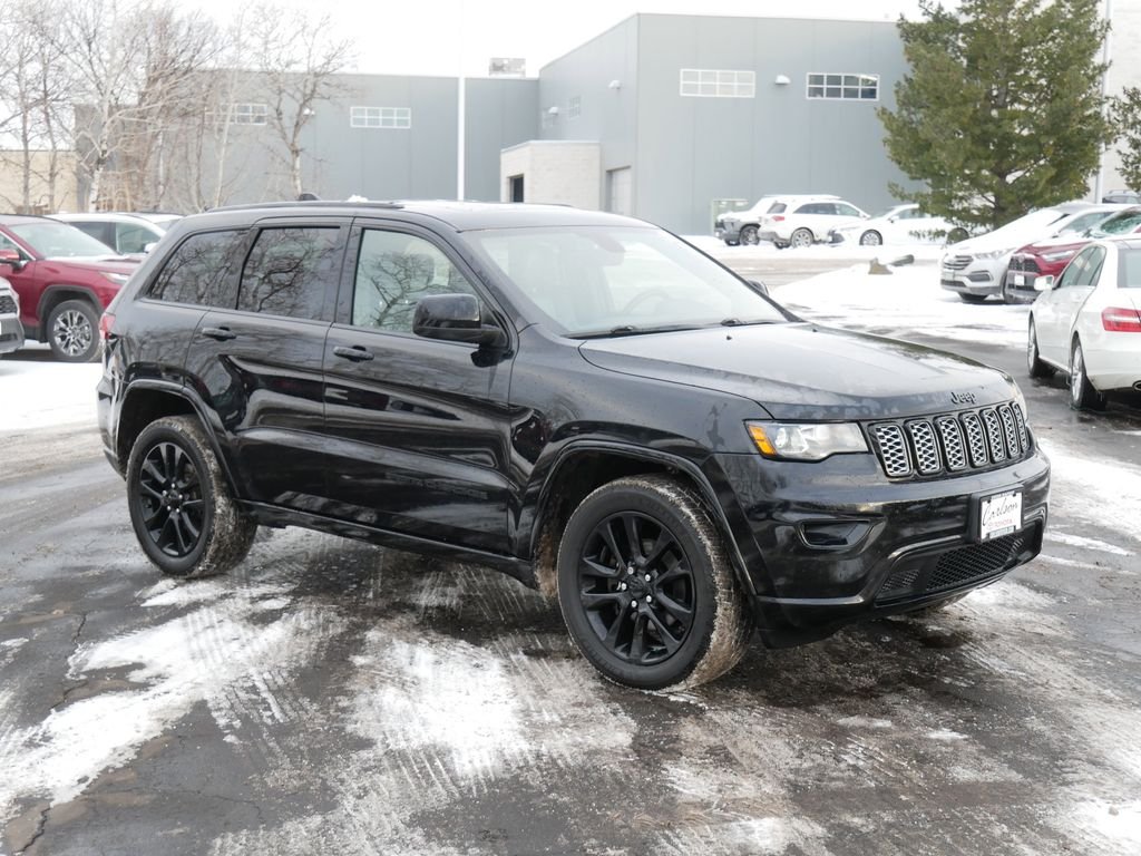 Used 2018 Jeep Grand Cherokee Altitude with VIN 1C4RJFAG0JC202887 for sale in Minneapolis, Minnesota