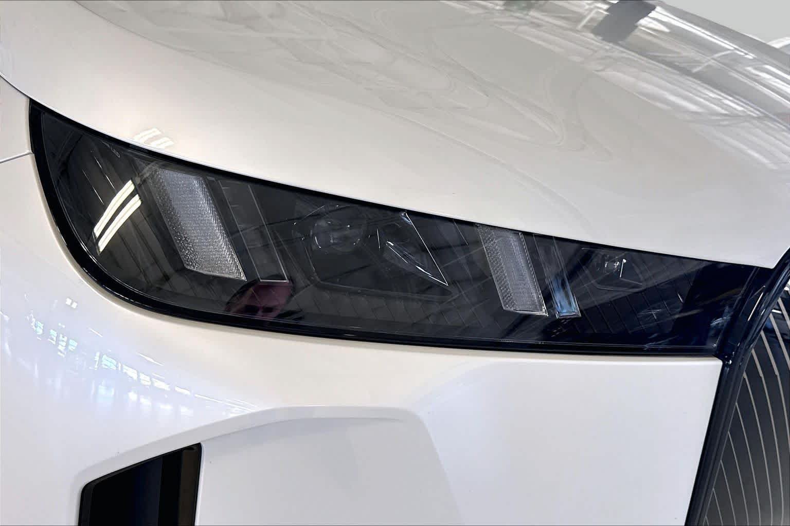 Used 2026 Mineral White Metallic BMW xDrive45 image 24