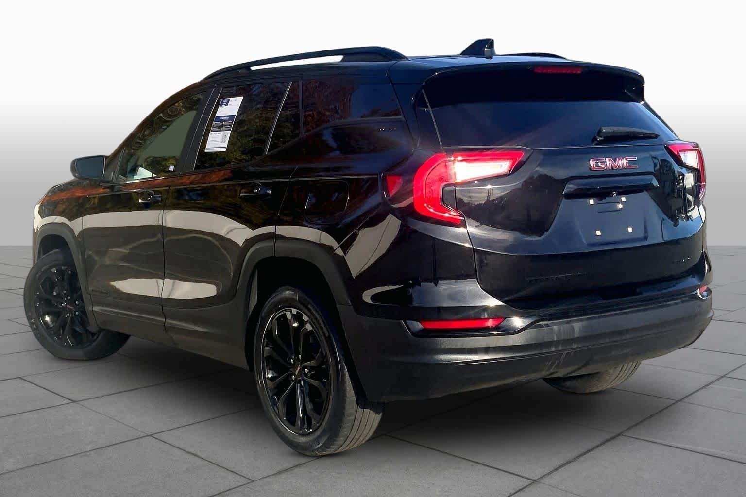 Used 2022 Ebony Twilight Metallic GMC SLE image 12