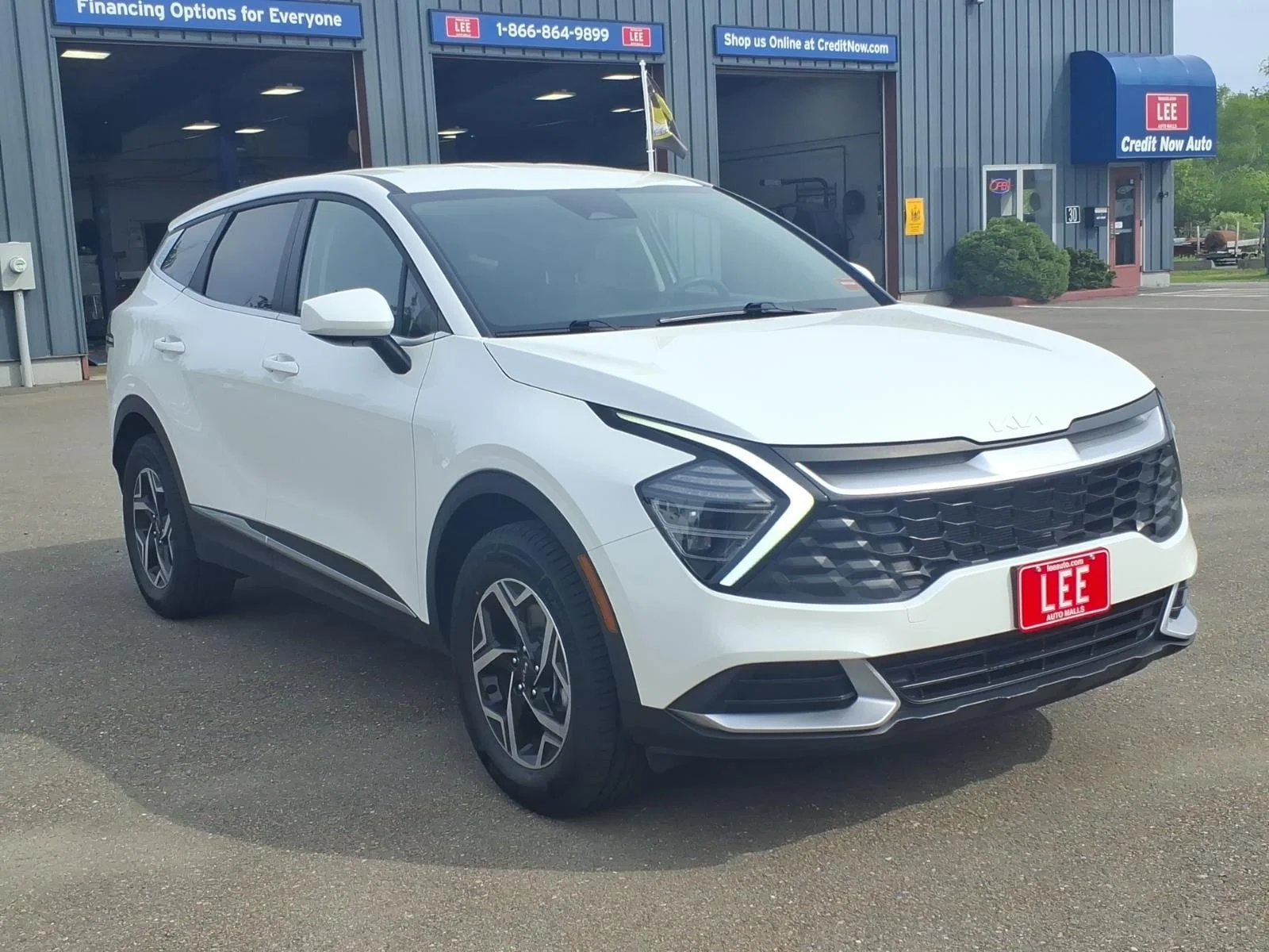 Used 2024 Snow White Pearl Kia LX image 3