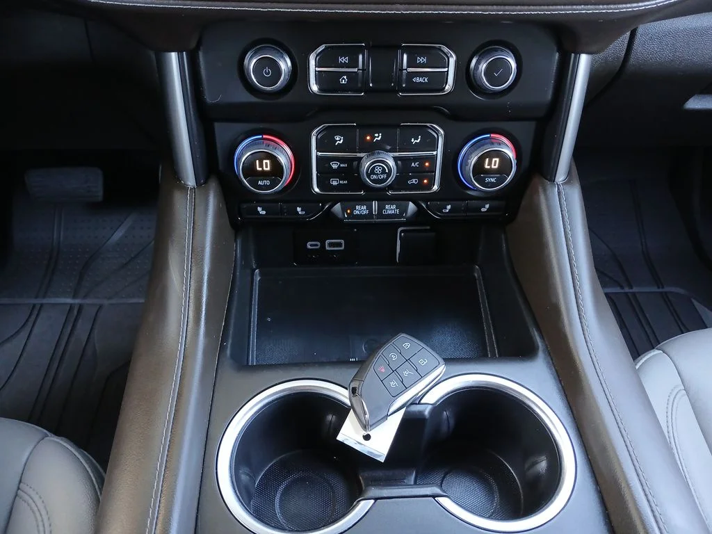Used 2024 White Chevrolet Z71 image 36