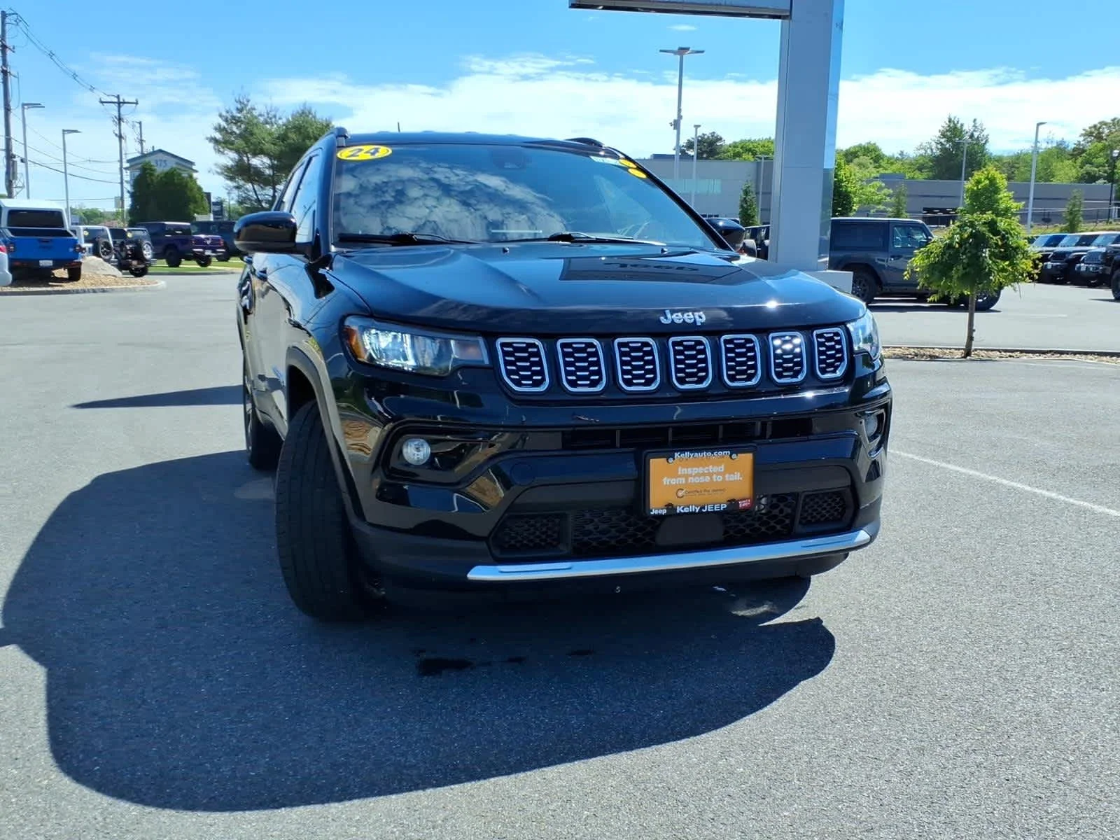 Certified Used 2024 Diamond Black Crystal Pearlcoat Jeep Limited image 4