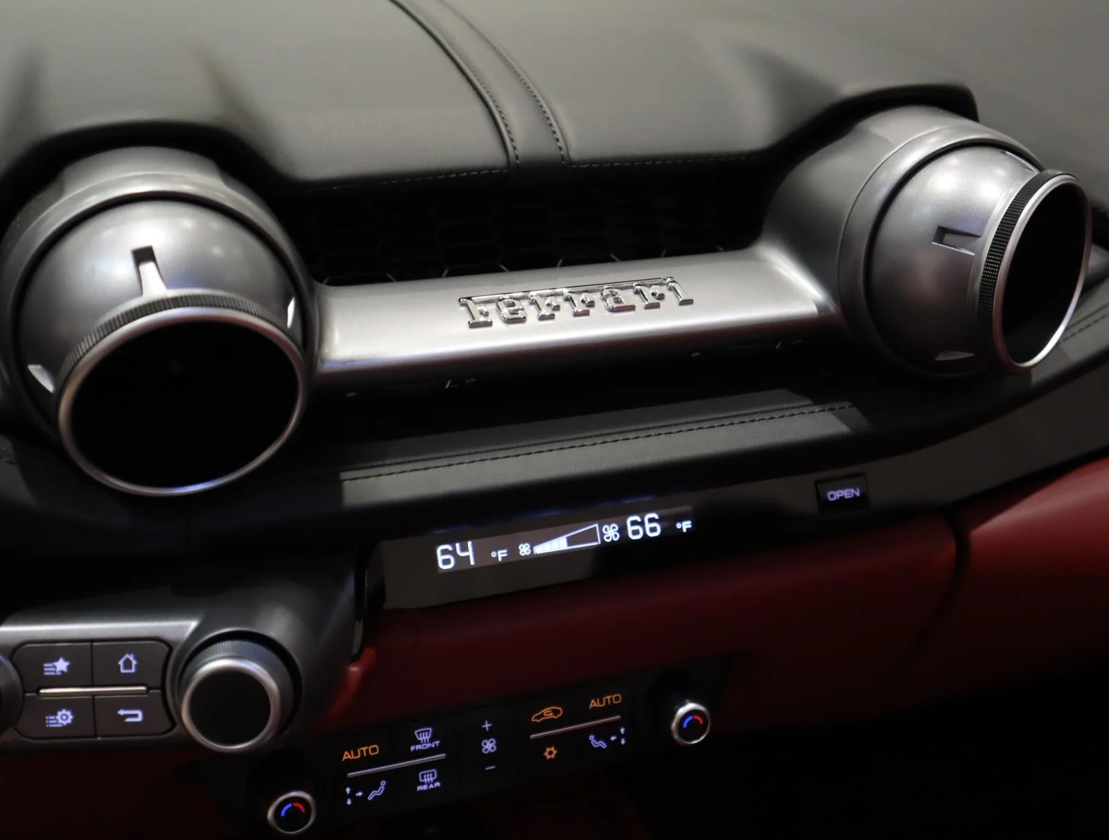 Used 2021 Nero Ferrari Convertible image 37