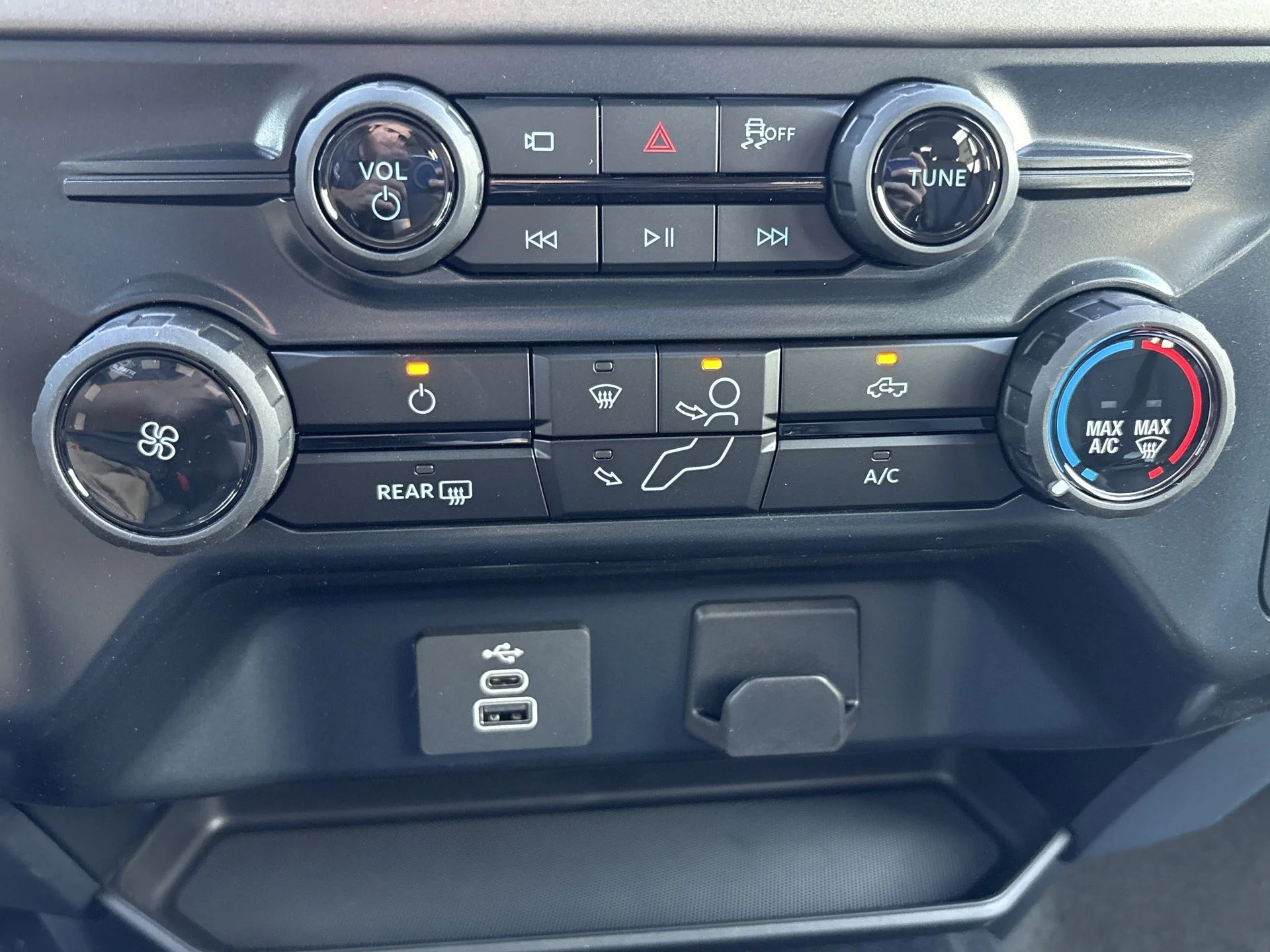 New 2026 Agate Black Metallic Ford XLT image 6