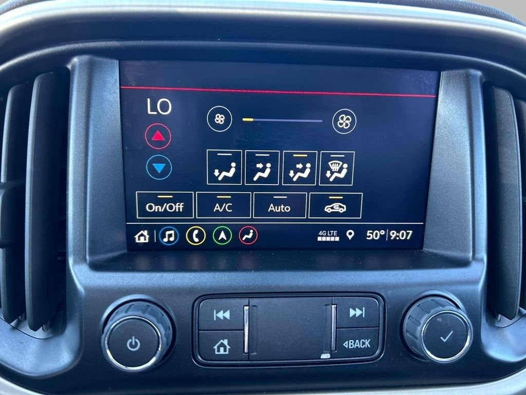 Used 2022 White GMC Denali image 28