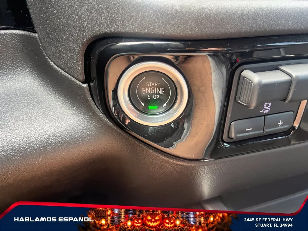 Used 2023 BLACK Chevrolet RST image 23