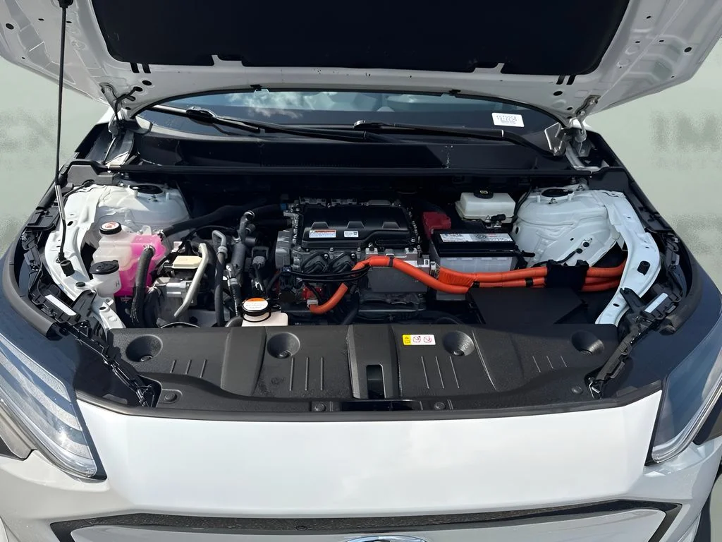 Used 2023 White Subaru Touring image 21
