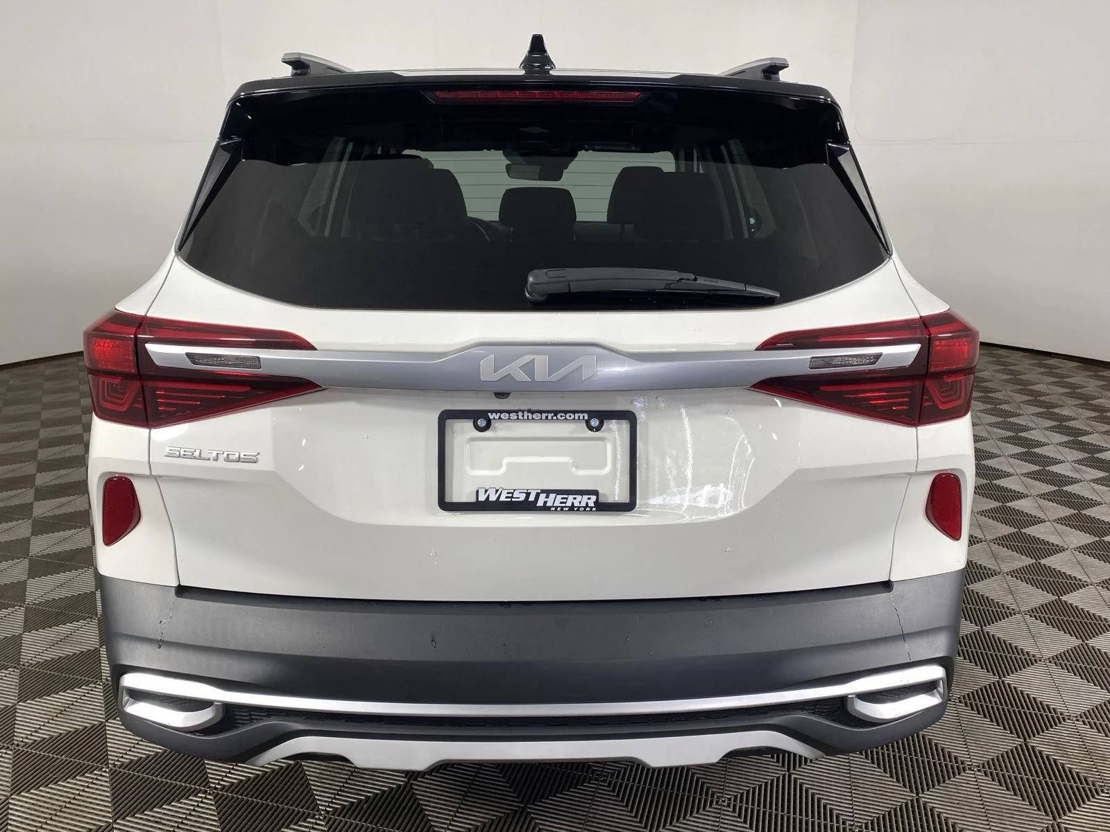 Used 2022 Clear White/Black Roof Kia S image 6