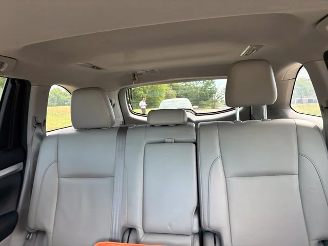 Used 2017 Silver Toyota XLE image 18