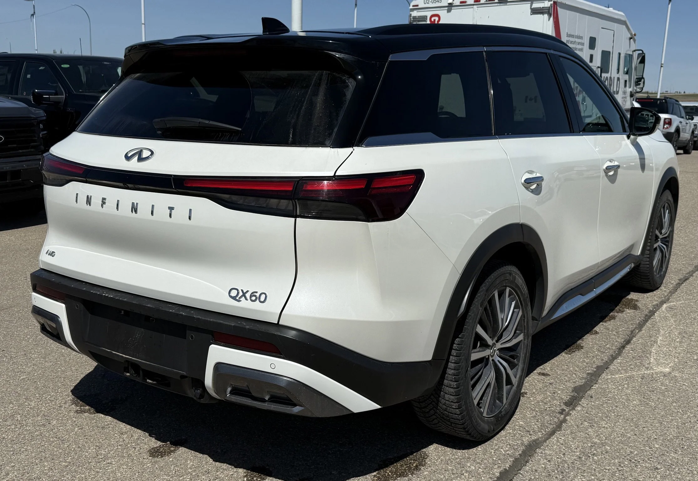 Used 2024 WHITE INFINITI AUTOGRAPH AWD image 5