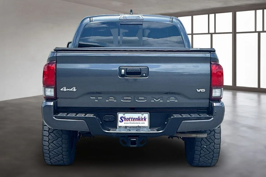 Used 2022 Gray Toyota SR5 image 5
