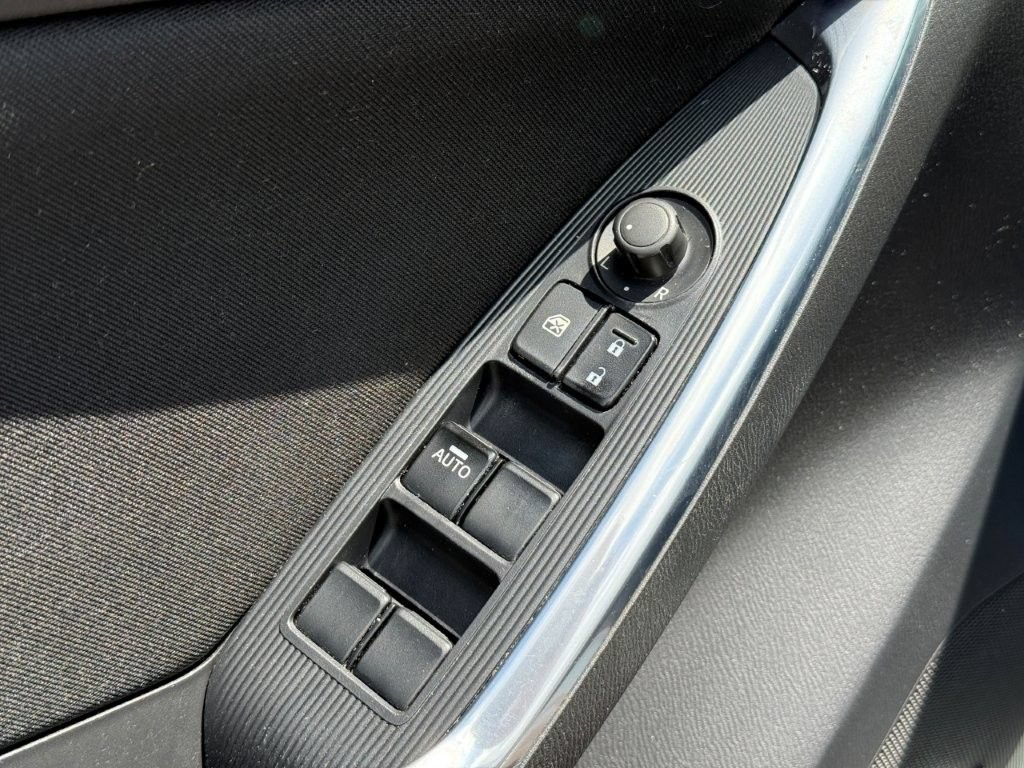 Used 2014 White Mazda Touring image 10