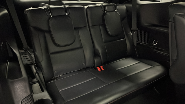 Used 2025 Agate Black Metallic Ford ST-Line image 27