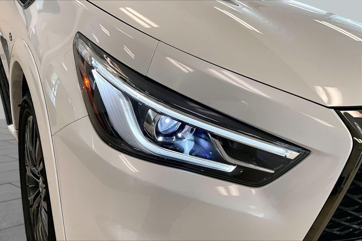 Used 2020 Moonstone White INFINITI LUXE image 26
