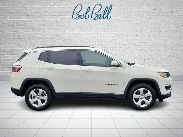 Used 2018 White Jeep Latitude image 7