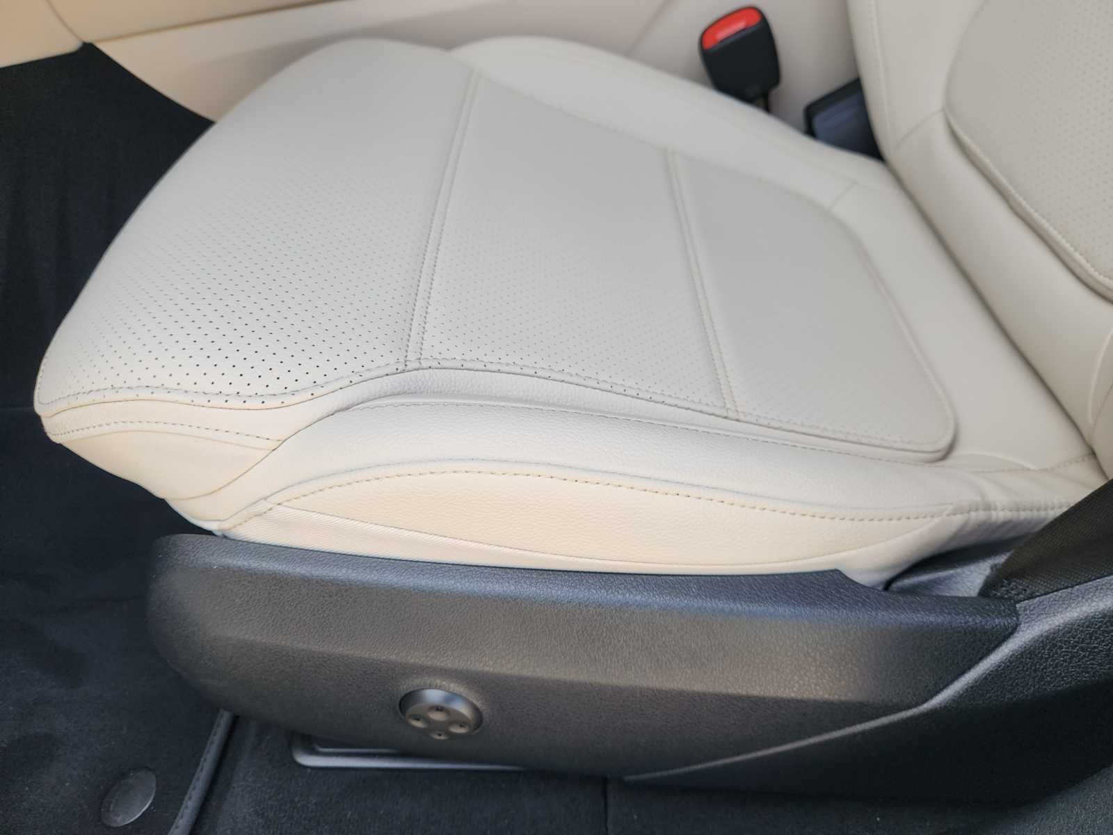 Certified Used 2026 Polar White Mercedes-Benz GLC 300 image 23