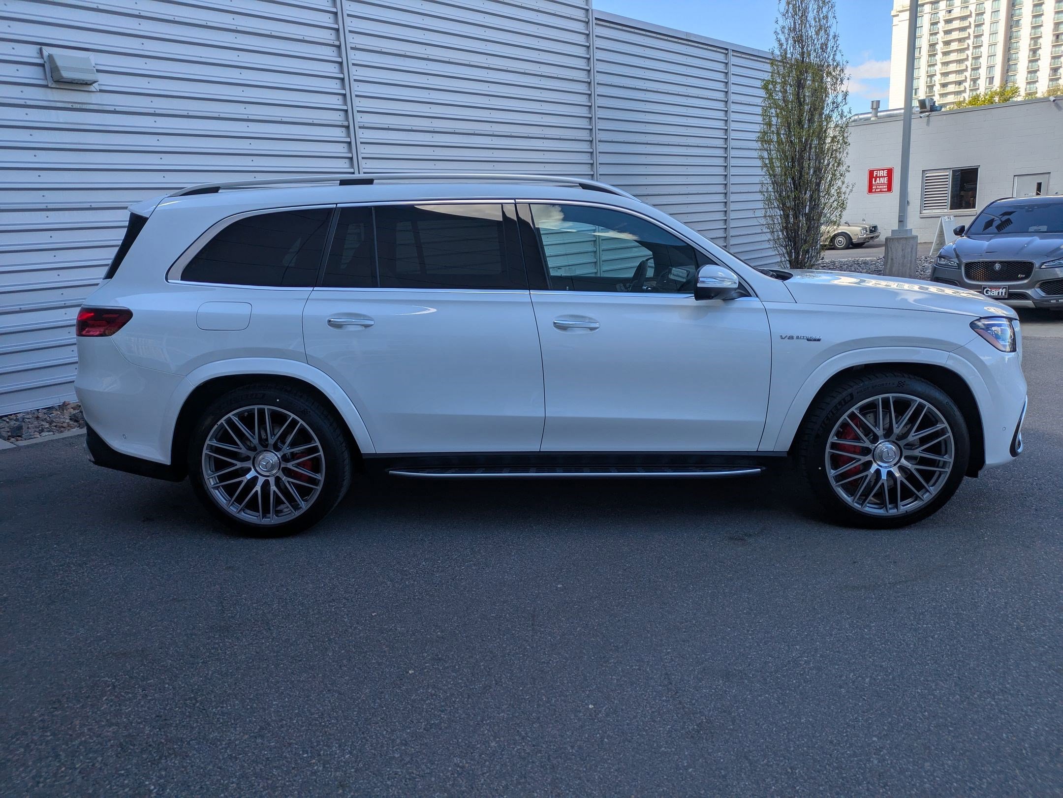 New 2026 MANUFAKTUR Moonlight White Metallic Mercedes-Benz AMG® GLS 63 image 21