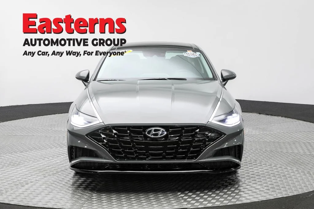 Used 2022 Gray Hyundai SEL image 2