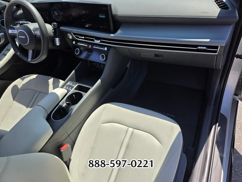 Used 2025 Silver HYUNDAI SEL image 18