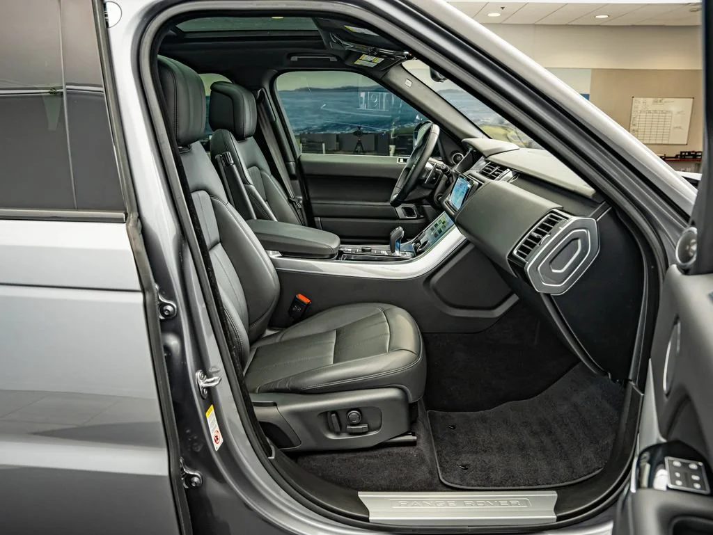 Used 2021 Eiger Gray Metallic Land Rover HSE Silver Edition image 36