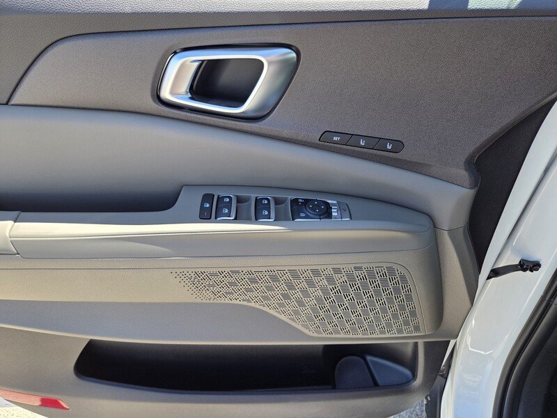 New 2026 Snow White Pearl Kia EX image 11