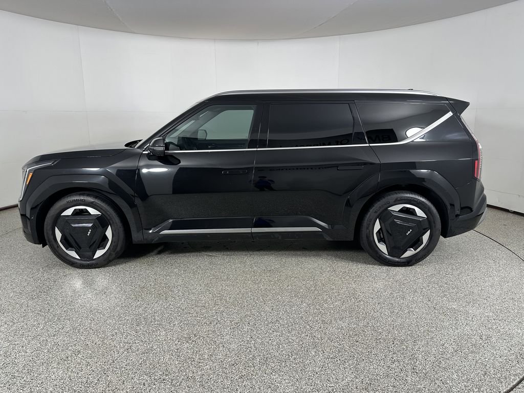 Used 2024 Black Kia Land image 6
