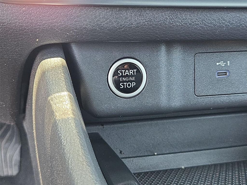 2021 Nissan Rogue SV - Photo 9