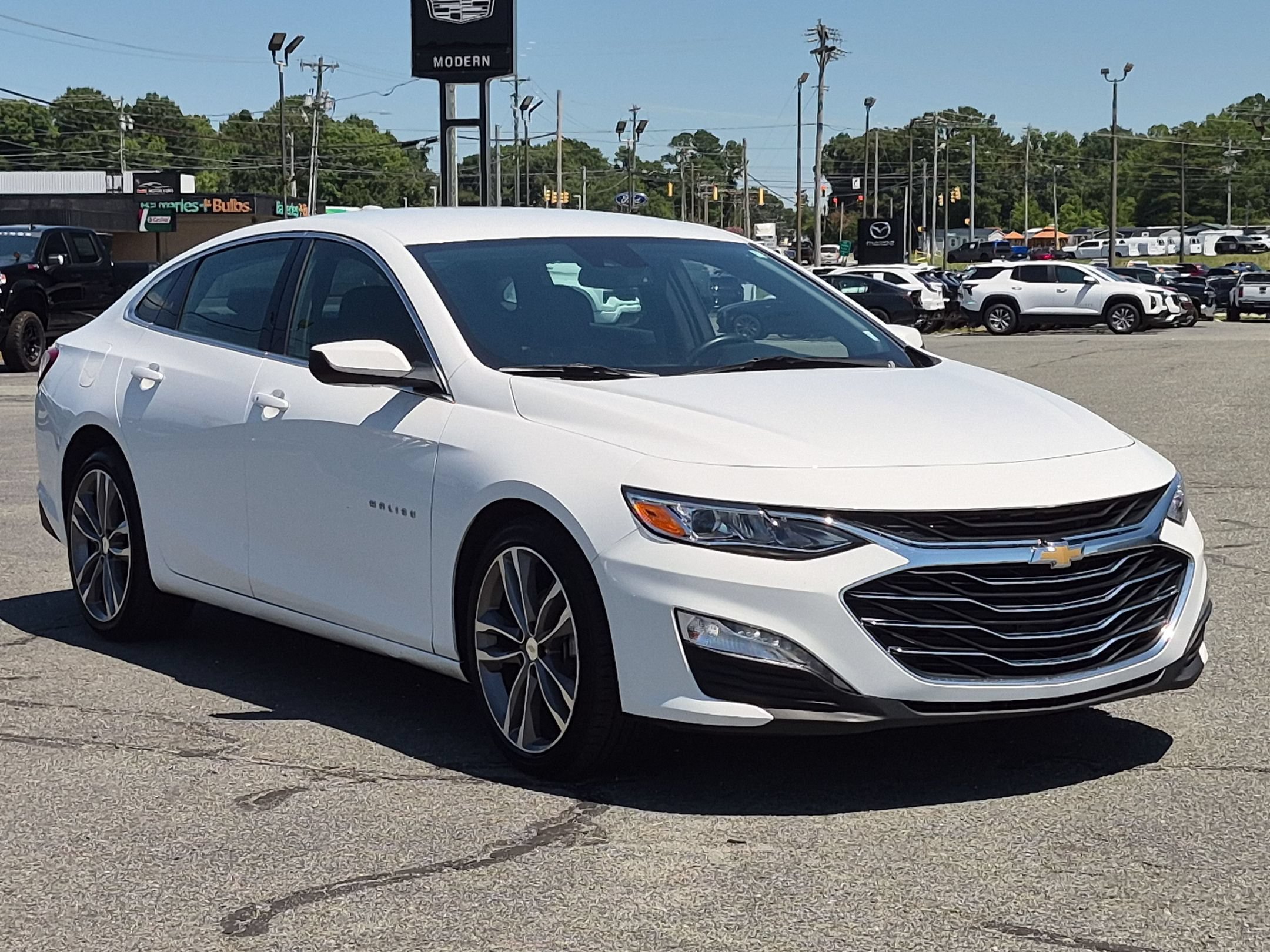 Used 2024 Summit White Chevrolet 2LT image 7