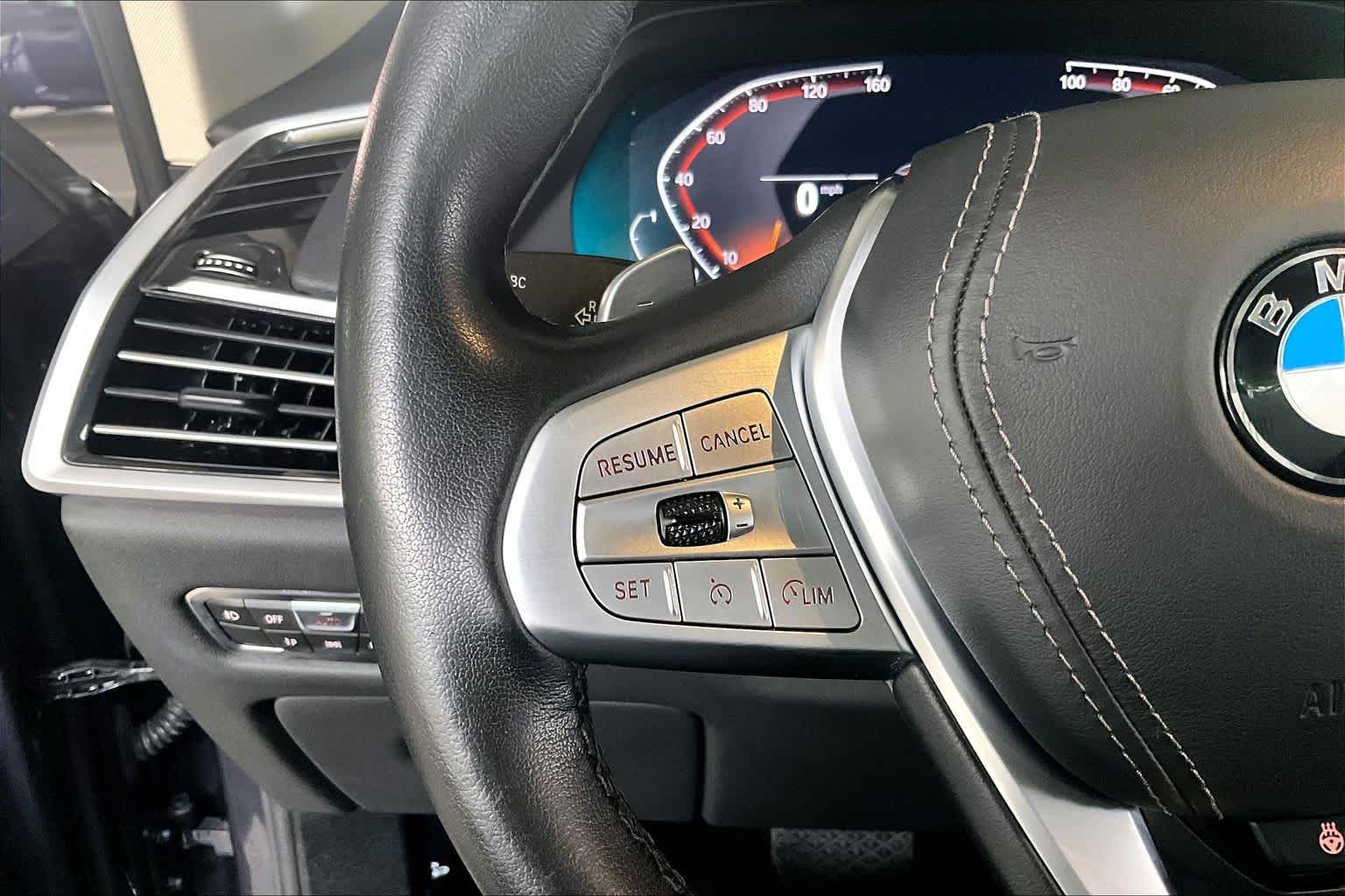 Used 2021 Arctic Grey Metallic BMW xDrive40i image 22