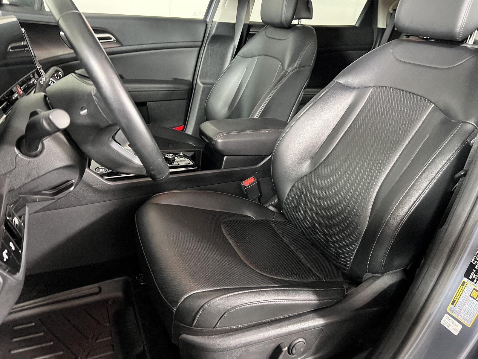 Used 2024 Everlasting Silver Kia EX image 13