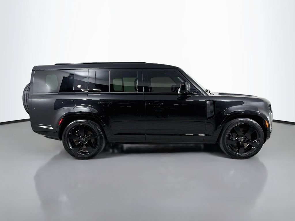 Certified Used 2023 Black Land Rover X-Dynamic SE image 4