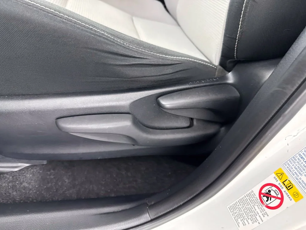 Used 2018 White Toyota LE image 34